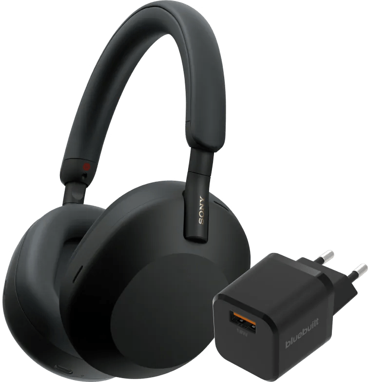 Sony wh-1000xm5 zwart + bluebuilt quick charge oplader met usb a poort 18w zwart 1 Sony wh-1000xm5 zwart + bluebuilt quick charge oplader met usb a poort 18w zwart